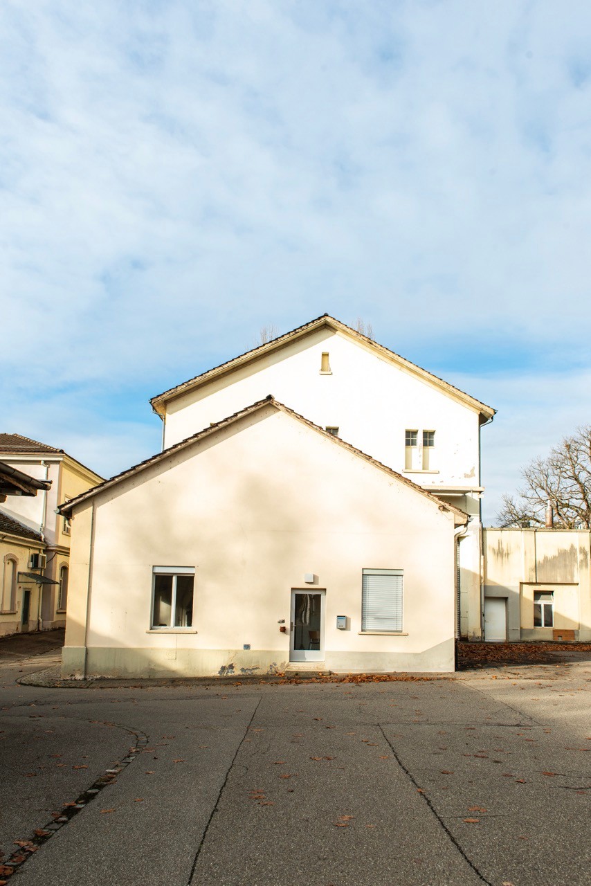 Blick zu Ateliers und grosser Halle.